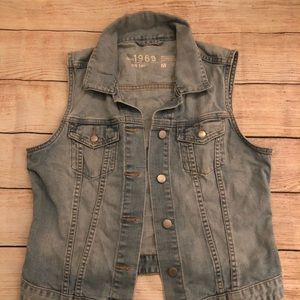Gap light wash jean vest size M